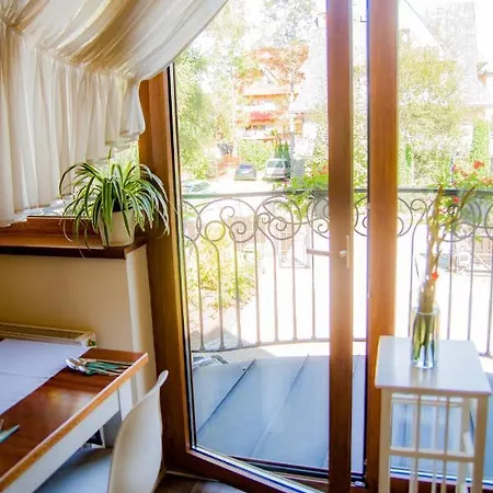 Wilcznik 10 Bed & Breakfast *