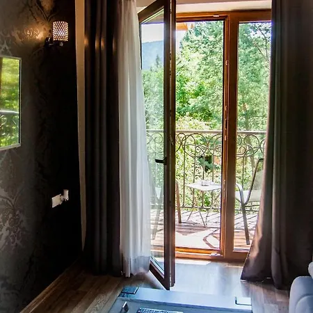 Wilcznik 10 Bed & Breakfast