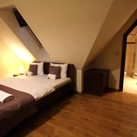 Wilcznik 10 Bed & Breakfast *